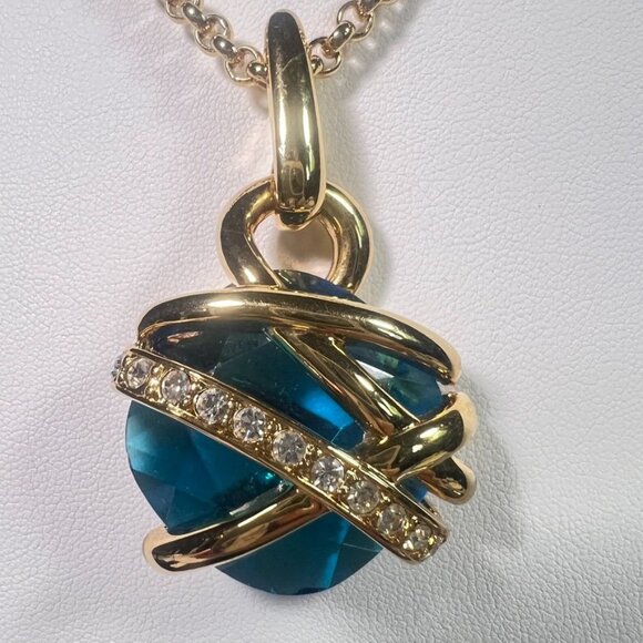 Kenneth Jay Lane KJL Signed Blue Crystal Pendant Necklace Gold-Tone Rhinestones - Picture 14 of 16